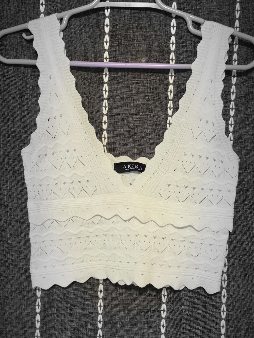 AKIRA White Scallop Knit V-Neck Crop Top
